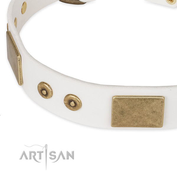 Reliable D-ring on full grain natural leather dog collar for your four-legged friend