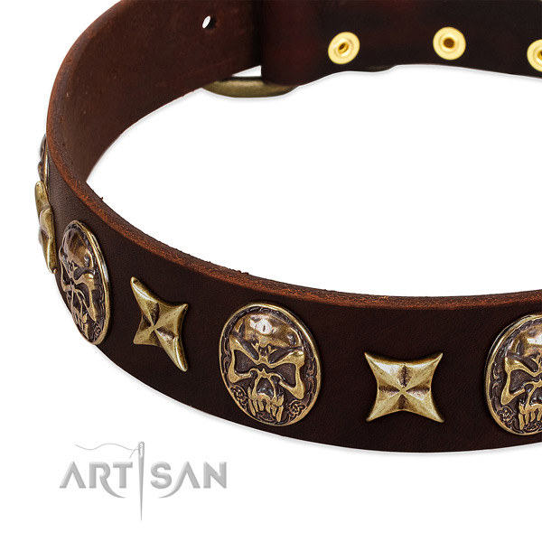 Strong D-ring on leather dog collar for your doggie