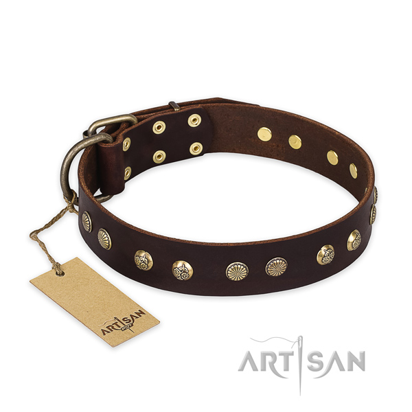 Stylish design full grain natural leather dog collar with rust resistant traditional buckle